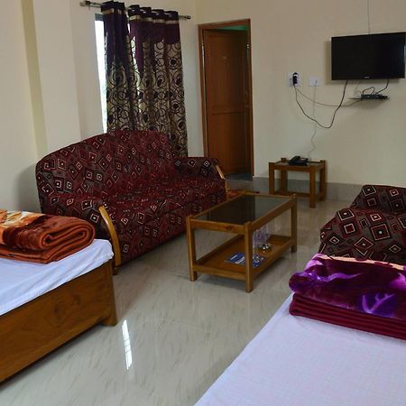 Tezpur Hotel Kaustav מראה חיצוני תמונה