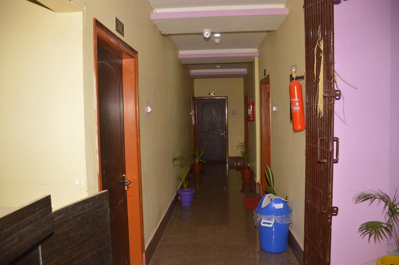 Tezpur Hotel Kaustav מראה חיצוני תמונה