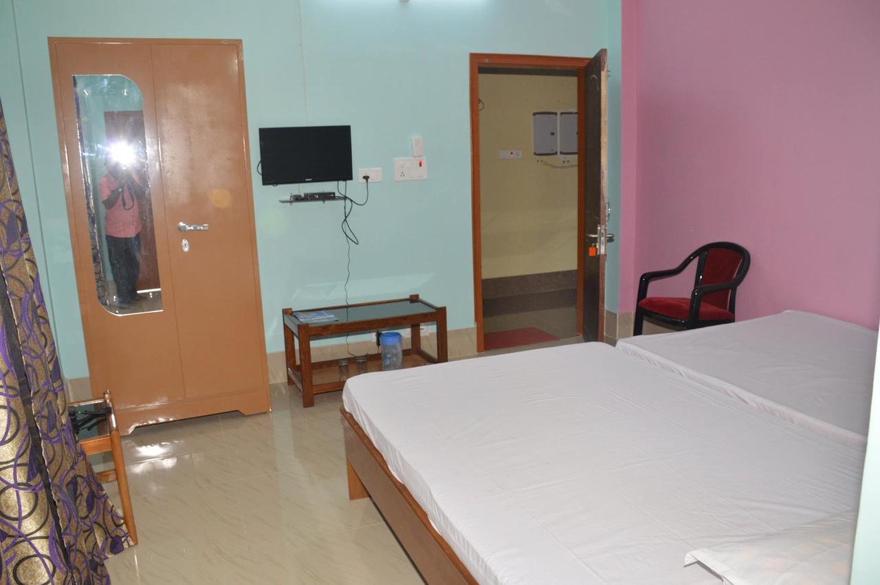 Tezpur Hotel Kaustav מראה חיצוני תמונה
