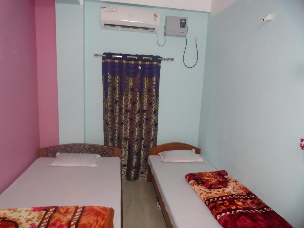 Tezpur Hotel Kaustav מראה חיצוני תמונה